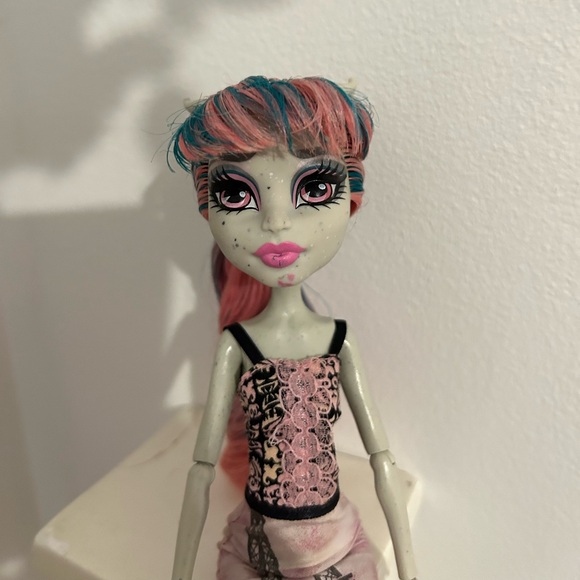 Monster High Doll Scaris Rochelle Goyle Travel Doll (G1) - Picture 1 of 6